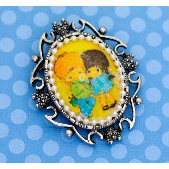 Vintage Two Friends Brooch - M24 - Picture 1 of 2